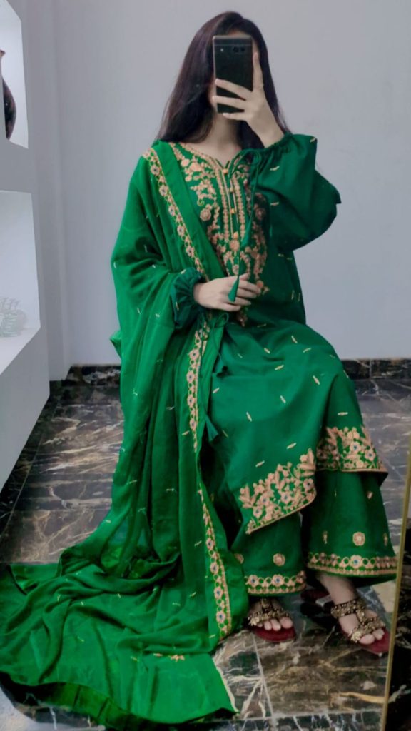 Heavy embroidery on shirt's front side sleeves and duppta All over trouser are embroidered All over duppta embroidered 3PCS Artical Size measurement Chest :20 Shirt length :38 Stuff lawn Trouser length :40 Stuff lawn Duppta stuff pure All sizes Available