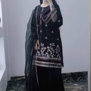 Heavy embroidered on shirt front side and seleeves Patches design in seleeves 3pc artical size measurement Chest: 20 Shirt lenght: 35 Stuff lawn Trouser lenght: 40 Stuff lawn Duppata stuff organza All sizes available