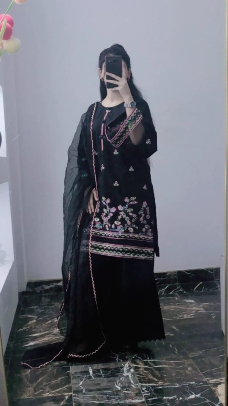 Heavy embroidered on shirt front side and seleeves Patches design in seleeves 3pc artical size measurement Chest: 20 Shirt lenght: 35 Stuff lawn Trouser lenght: 40 Stuff lawn Duppata stuff organza All sizes available